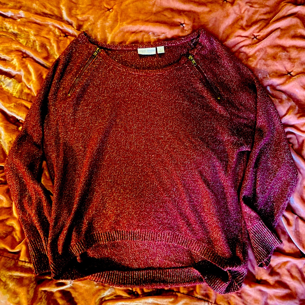 Bisou Bisou Sweater Size LARGE with gold zipper detail. Gold and maroon EUC